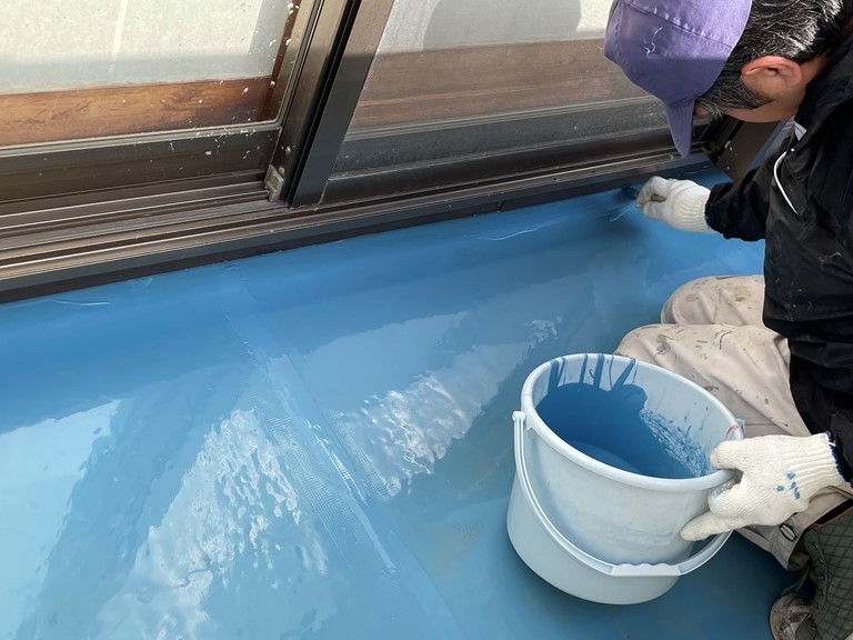 和歌山市　ウレタン樹脂は2度塗装します